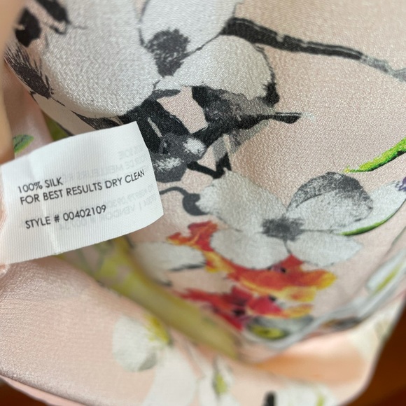 Club Monaco 100% silk floral blouse, pink - Picture 6 of 6